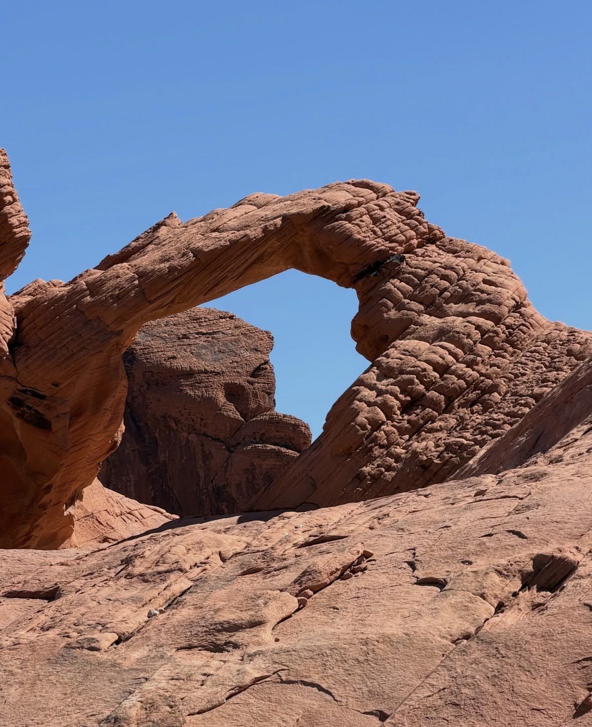 Arch Rock spanning slickrock against cloudless sky in Valley of Fire